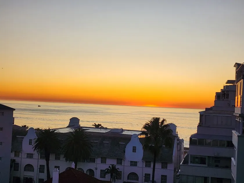 Apartment in Sea Point - Image 1