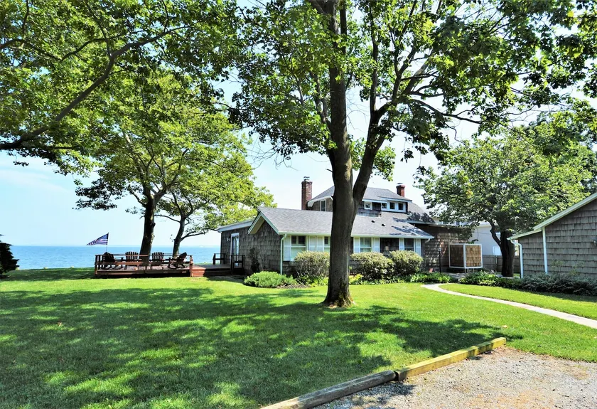 Peconic Bay Private Beachfront Escape - Image 1