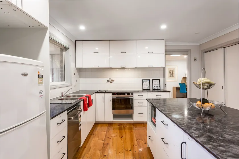 Great family home with plenty of space. Sleeps 12 - Image 1