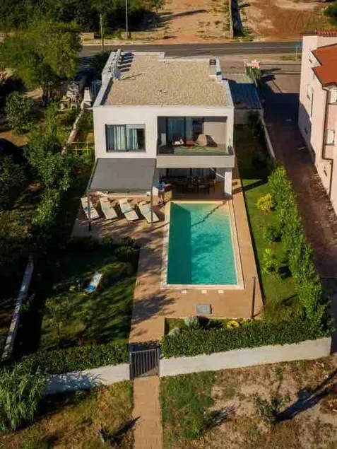 Villa Lu-Ma Beachfront with Heated Pool - Image 1