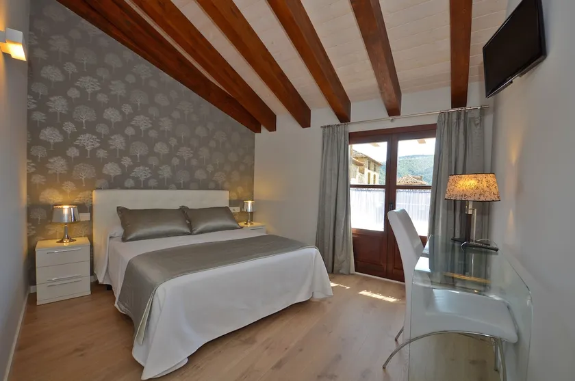 An immaculate apartment in old square of Ainsa -B - Image 1