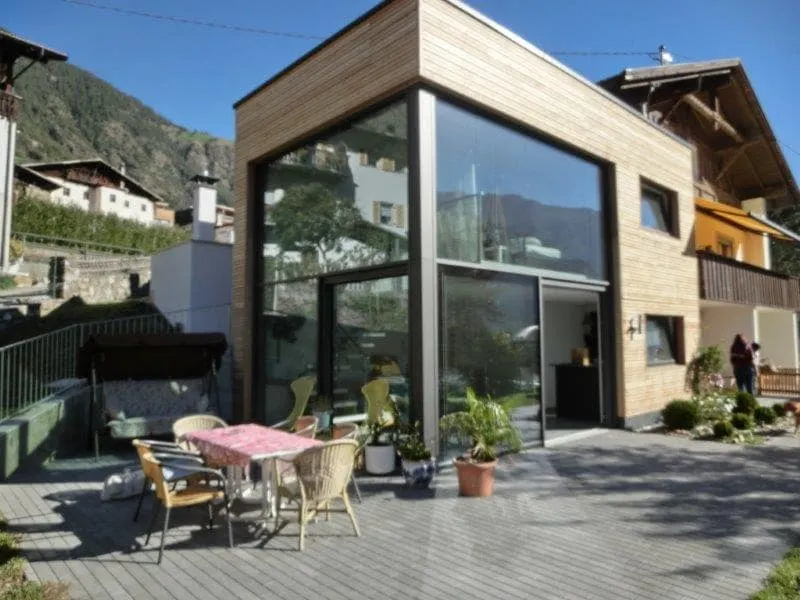 Welcome to the glass house: a special experience - Image 1