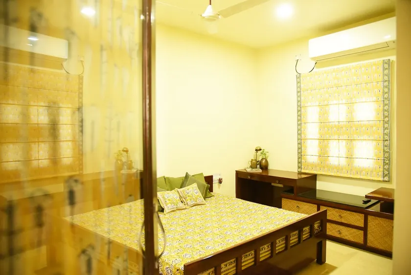 Luxurious Villa with a Lush Green Lawn - Image 1