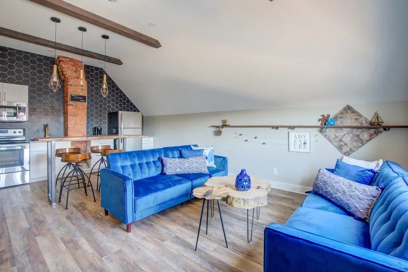 Niagara Falls Clean and Stylish Loft - Image 1