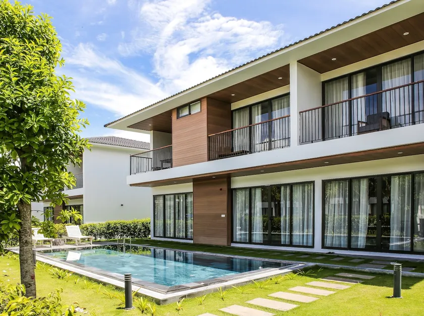 M VILLAS Seaside w 4 Bedrooms + Private Pool for 8 - Image 1