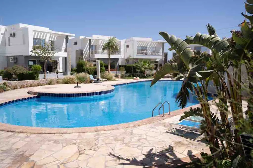 Cheerful 3-Bedroom Holiday home With private pool&garden - Image 1