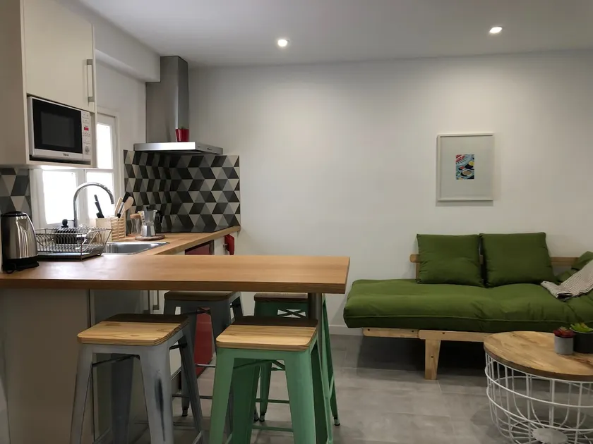 M2 Cool apartment next to metro. 15m to center - Image 1