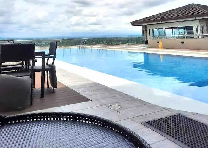 Studio w/balcony, pool & direct access to mall - Image 1