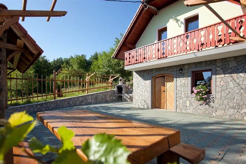 Vineyard Cottage Lustek - Image 1