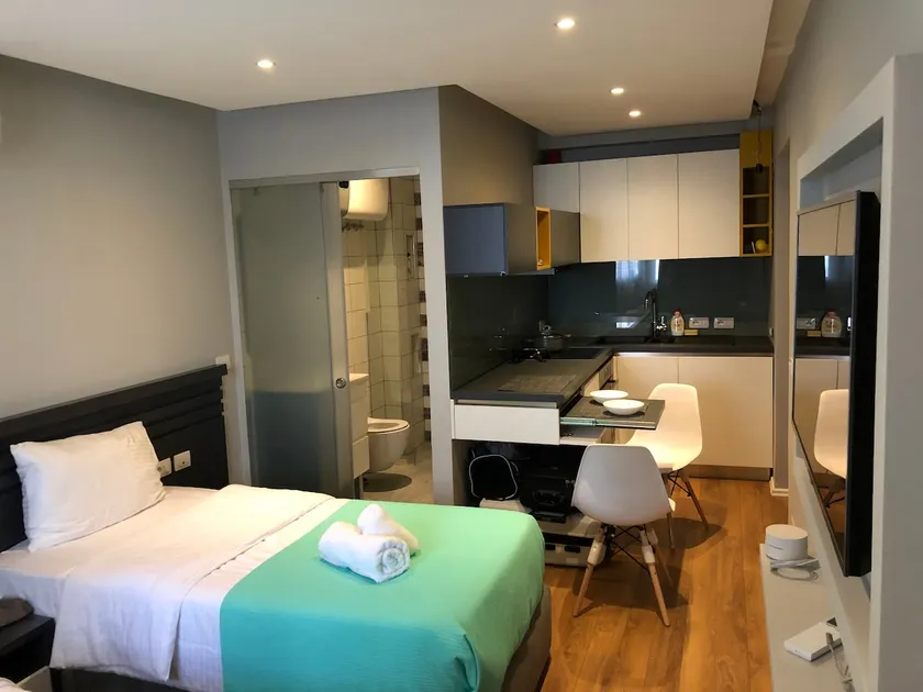 Air | Cosy Apt near City Center w/ Garden 1GBWifi - Image 1