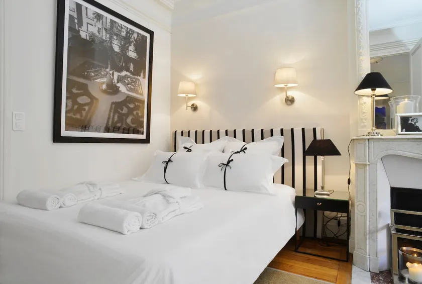 1L Eiffel Tower Charm & character 2 bedrooms - Image 1