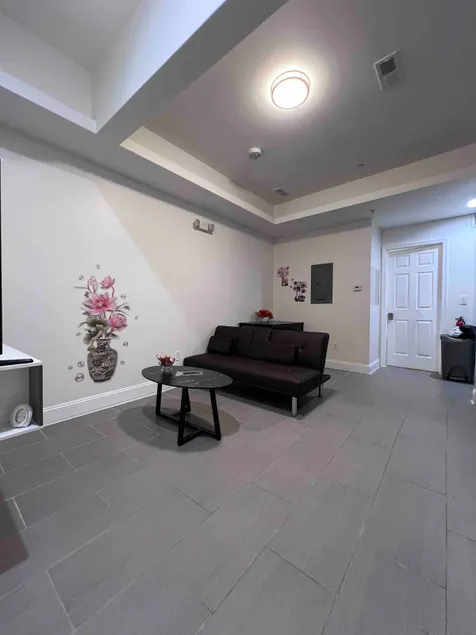 Spacious 2BR near the MET venue - Image 1