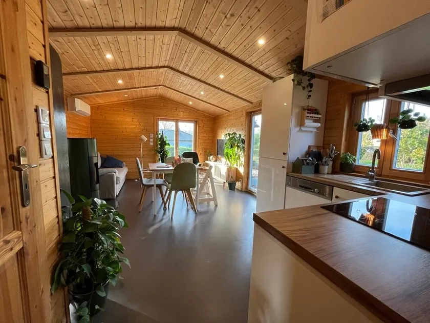 Chalet forest lakeside vacation - Image 1