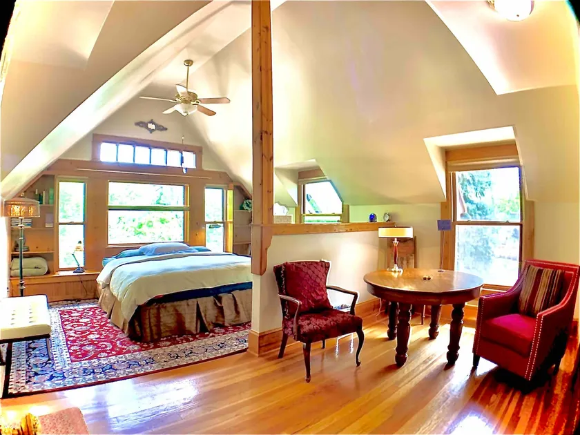 True Old Town, Stunning Universe Suite - Image 1