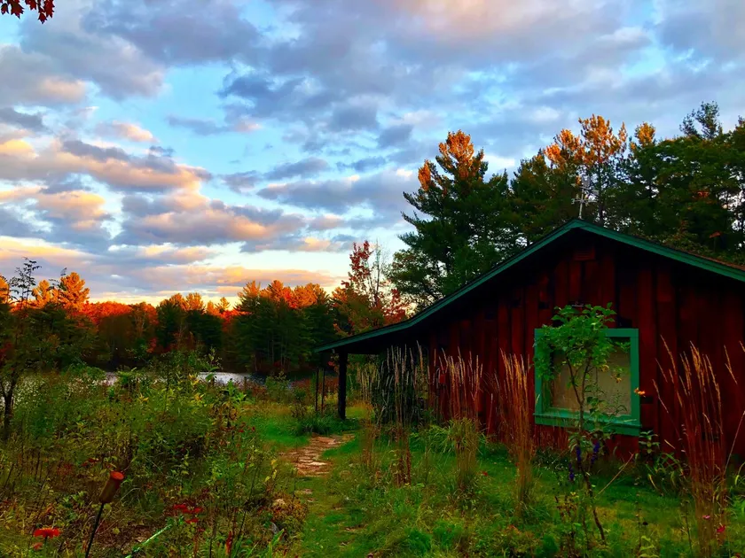 Glamping Cabin at Loon Lake Guesthouse - Image 1