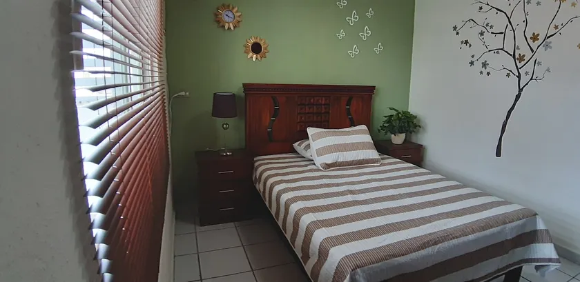 Apartment 3 near the Children's Hospital Hospital and the School of Medicine - Image 1