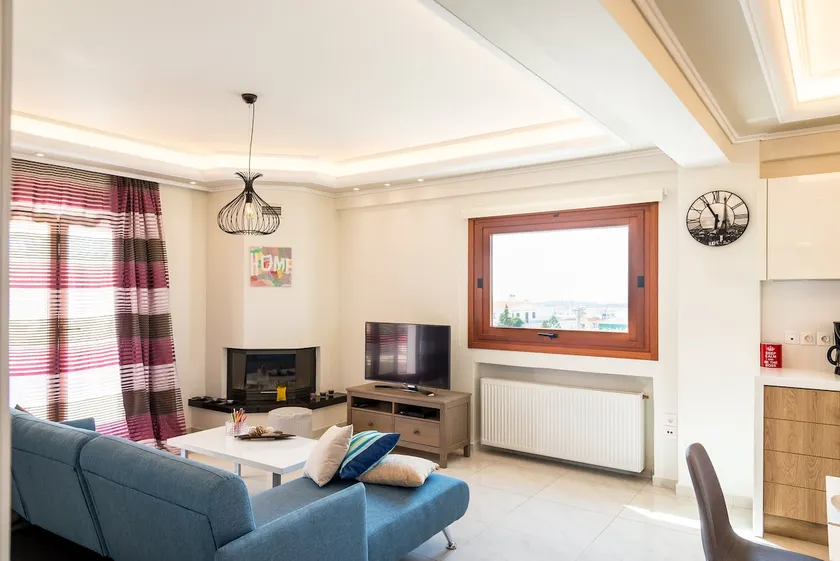 Leo - Unique Glyfada Apartment - Image 1