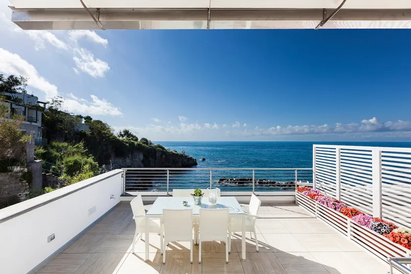 Apartment with stunning sea view - Image 1