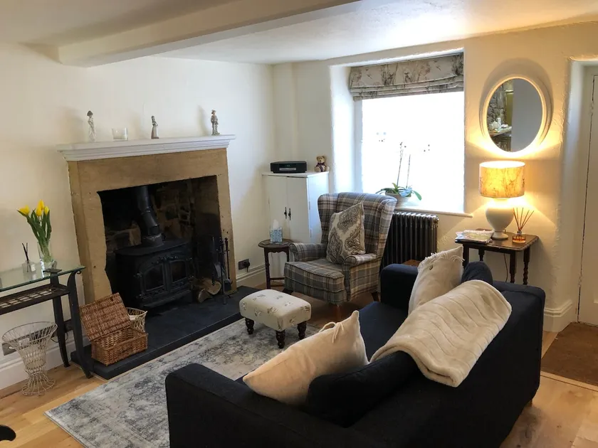 Grade II listed Cottage with Sauna in Bakewell - Image 1