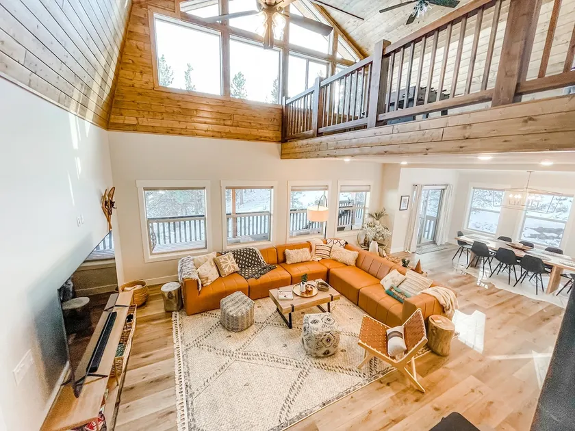 *Sale* Huge Lake Cabin Ski/Nat'l Parks/Hot Tub - Image 1
