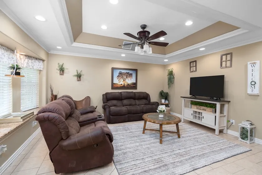 Entire Home | 4 BDRM 2 bath 🏡 Industrial Paradise - Image 1
