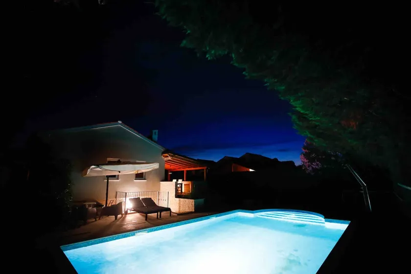 Casa Ro-Ma, seaside villa with a heated pool - Image 1
