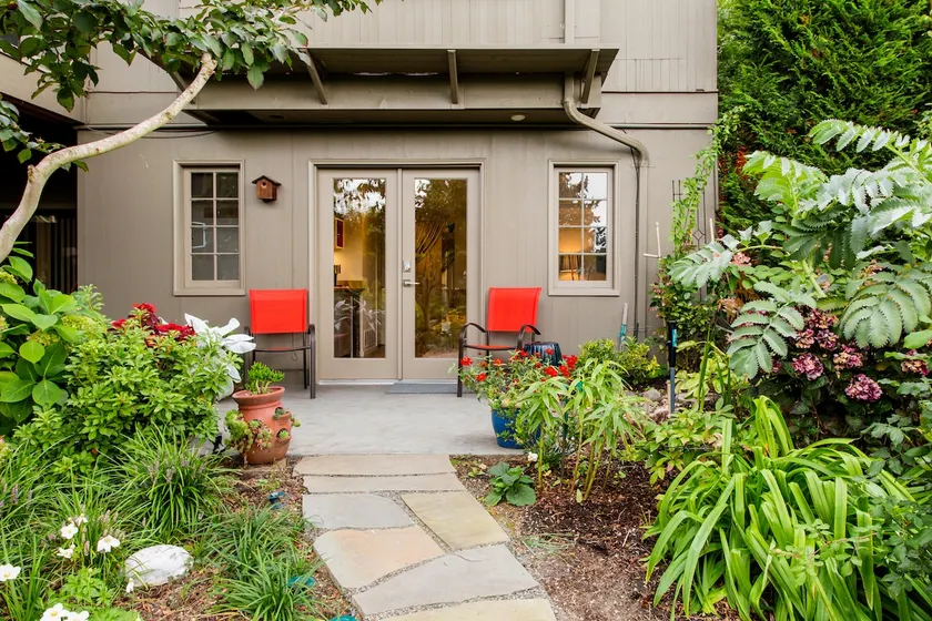 Secluded Private Guest Suite with Gorgeous Gardens - Image 1