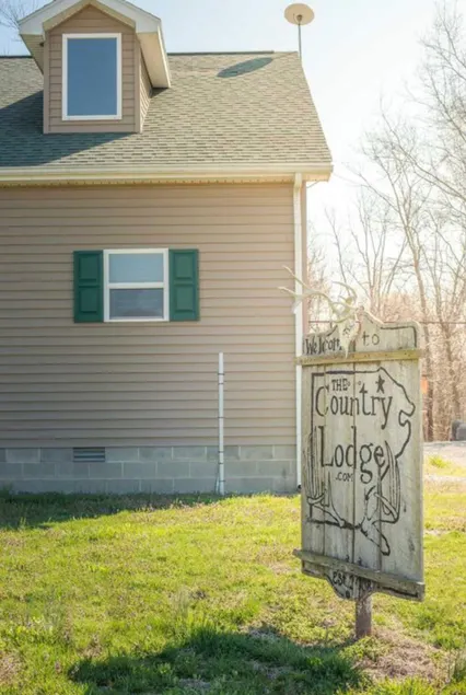 The Country Lodge-Southern Illinois Getaway - Image 1