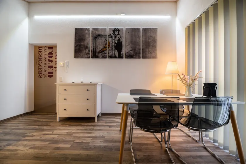 Quiet and modern vacation apartment with mountain views - Image 1