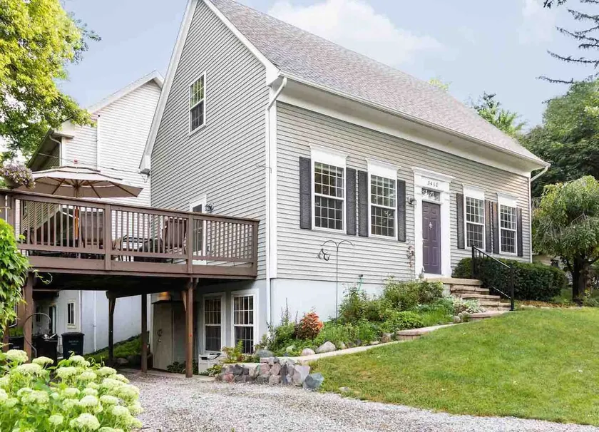 Spacious Porter House - 8 mins to town — sleeps 11 - Image 1