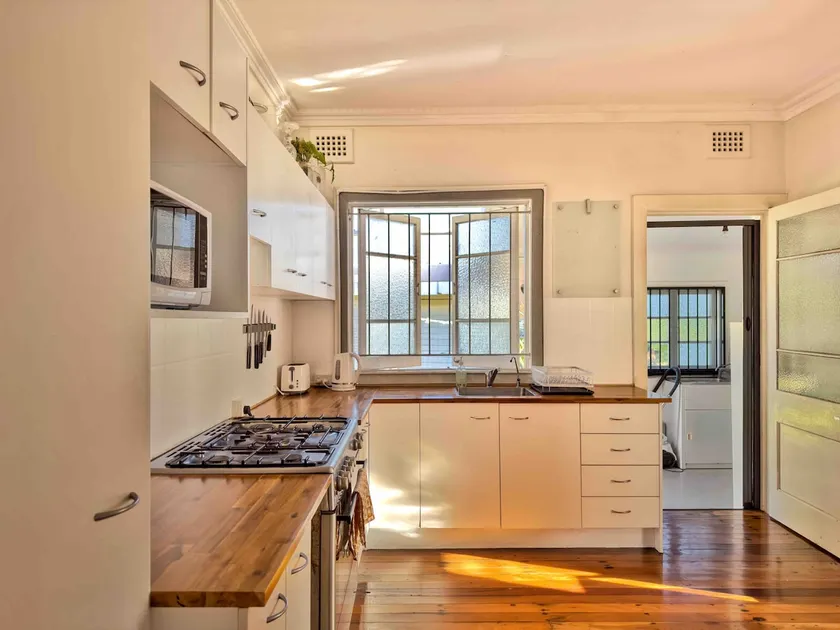 Timeless Stay ~ 3 Bed / 2 Bath / Backyard - Image 1