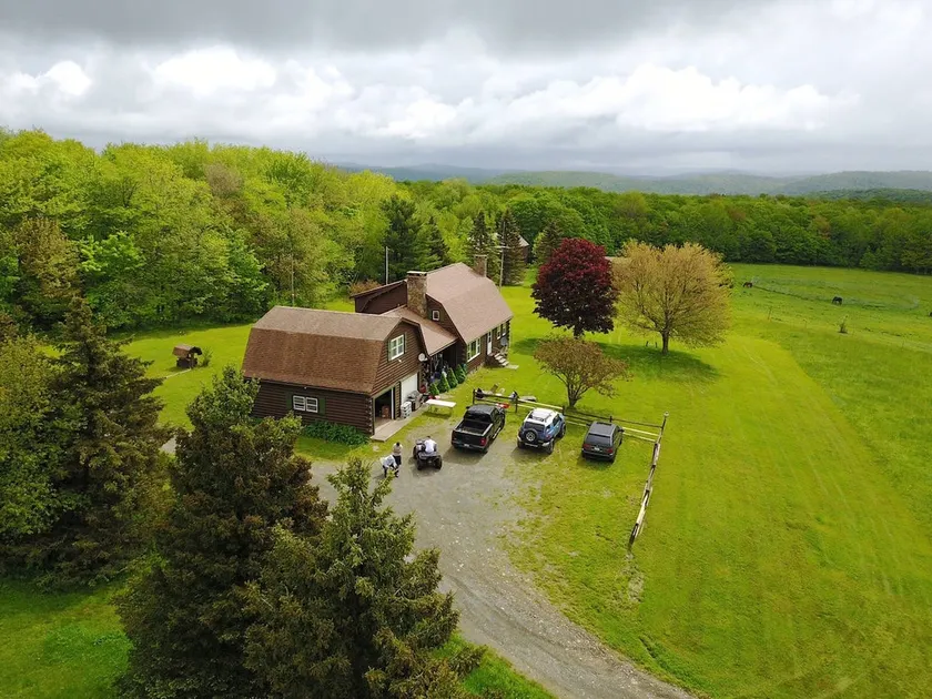 Secluded 160 Acre mountain top home - Image 1