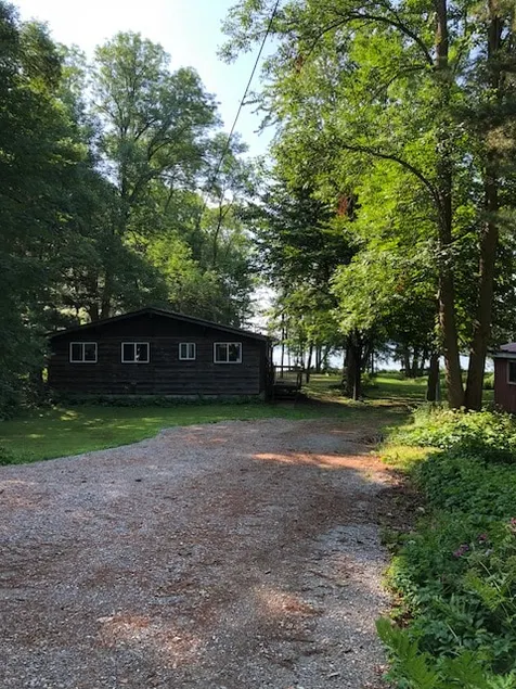 Shallow Shore Cottage - Image 1