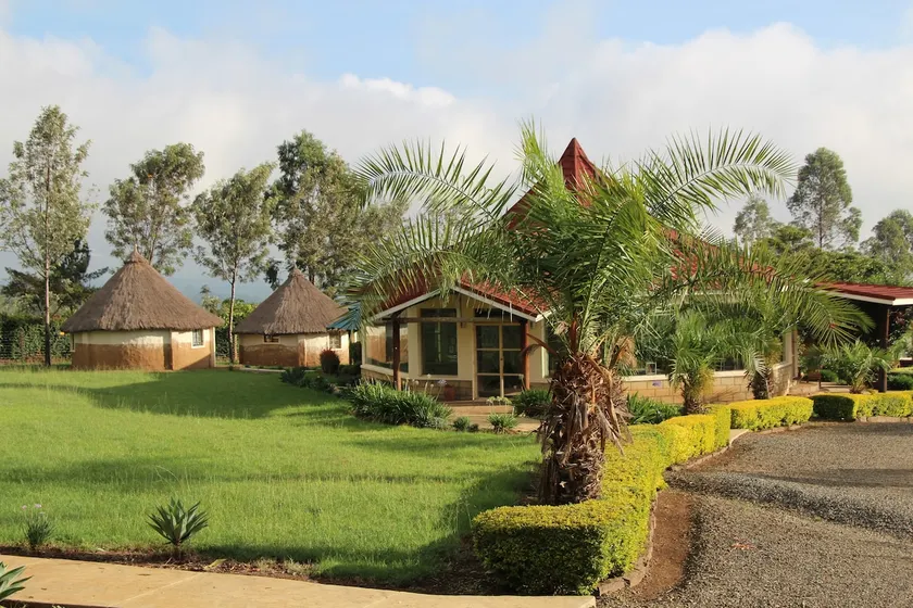 MIA Safari Lodge, African bungalows - Image 1