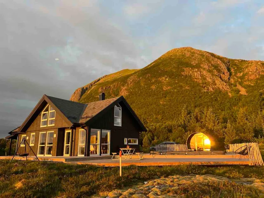 Cozy cabin by the Storhavet and Midsundtrappene - Image 1