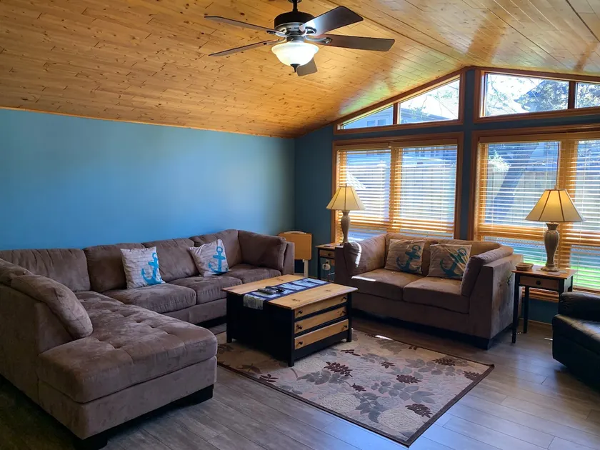3 BDRM Grand Bend Family Cottage - Image 1