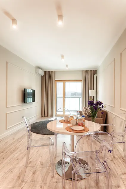 Modern apartment in a stylish building - Image 1