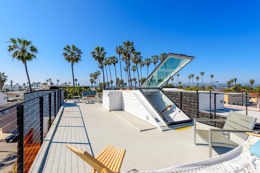 Beach Villa w/ Roof Patio. A Short walk to sand. - Image 1
