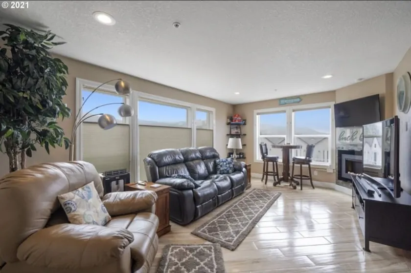 Beautiful Corner Condo-Views-Steps2Beach-2Bedrooms - Image 1
