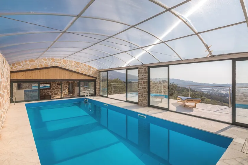 Family Olive Retreat · Exclusive Pool & Views - Image 1