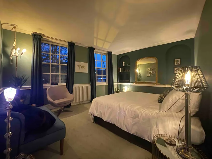 Boutique 1 Bed Central Apt Overlooking Roman Baths - Image 1