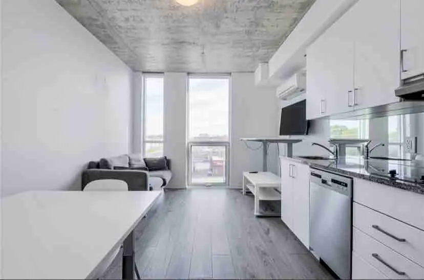 Contemporary/bright studio in the heart of Oshawa! - Image 1
