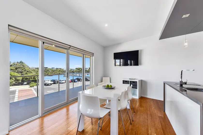 Aloha Marina Apartments - Image 1