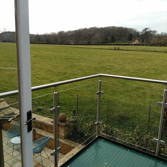 Cotswold Apartment with Panoramic Balcony Views - Image 1