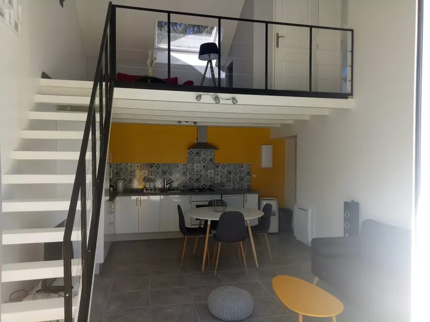 Tourist lodging & accommodation for professionals - Image 1