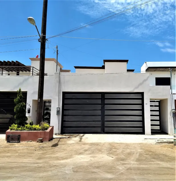 Beautiful house with a 2 minute walk from beach. - Image 1