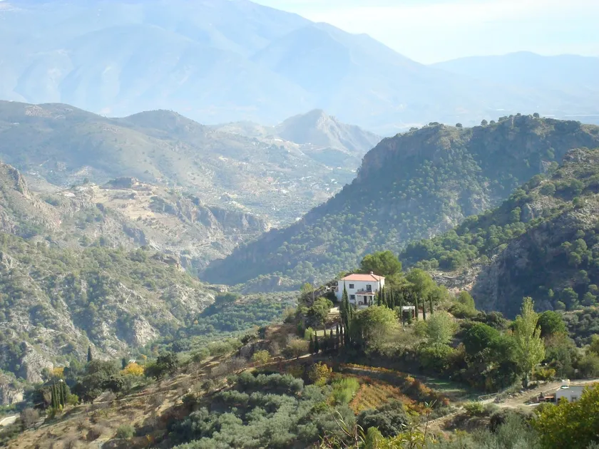 Beautiful house above the top of a mountain. - Image 1