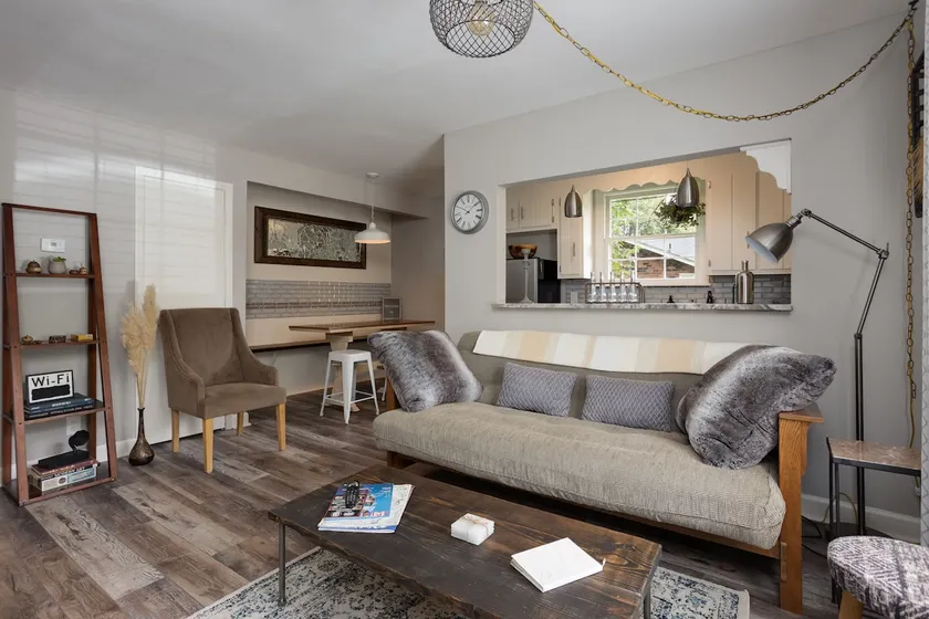 Charming & Cozy 10 minutes from downtown - Image 1