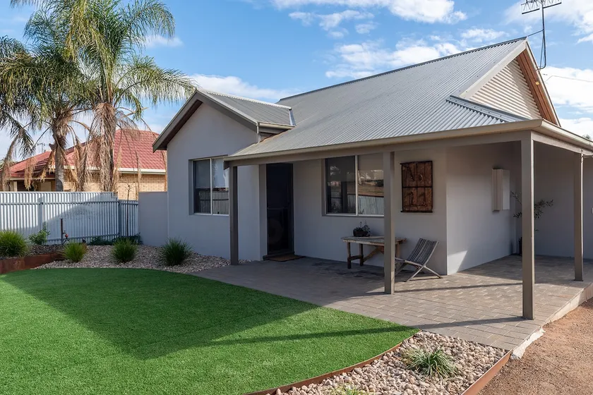 No 11 Rustic Retreat - Image 1