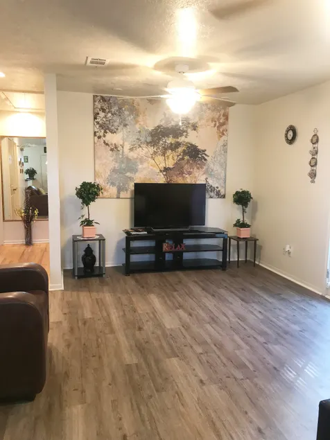 The Other Cozy Home in Aggieland Normand - Image 1